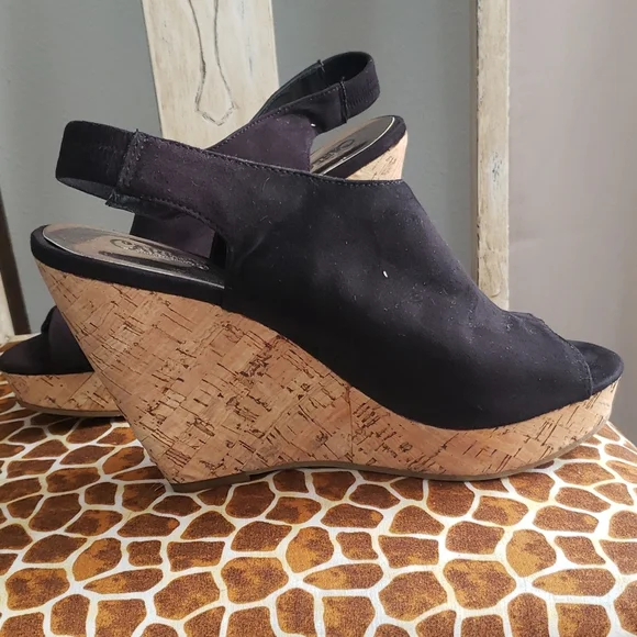 Carlos - Picture 3 of 11